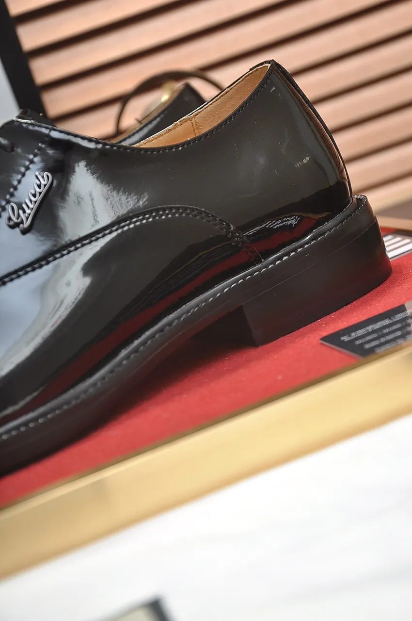Men's shoes💰500💶Italy's top luxury men's shoe giant (GUCCI) (Gucci) (full cowhide lining) new arrival🍃Original European style🔰 Pleasant to the eye😍In order to make the shoes more durable and non-deformable🌀The production continues to follow traditional methods but there is still no lack of innovation💪Choose original sheepskin for the leather♻️ Smooth and natural And extra bright ⭐Made of imported cowhide, the first choice of rich people 38-45 (45 customized)